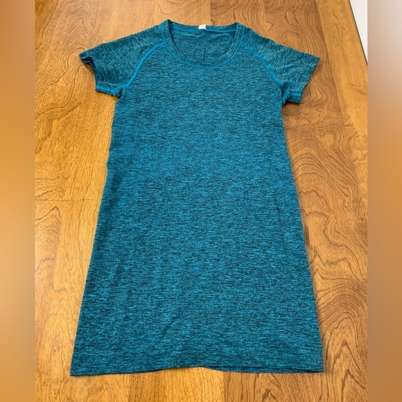 Lululemon Swiftly Tech Short Sleeves Size 4 Teal Blue Crewneck Active Workout - Picture 3 of 8